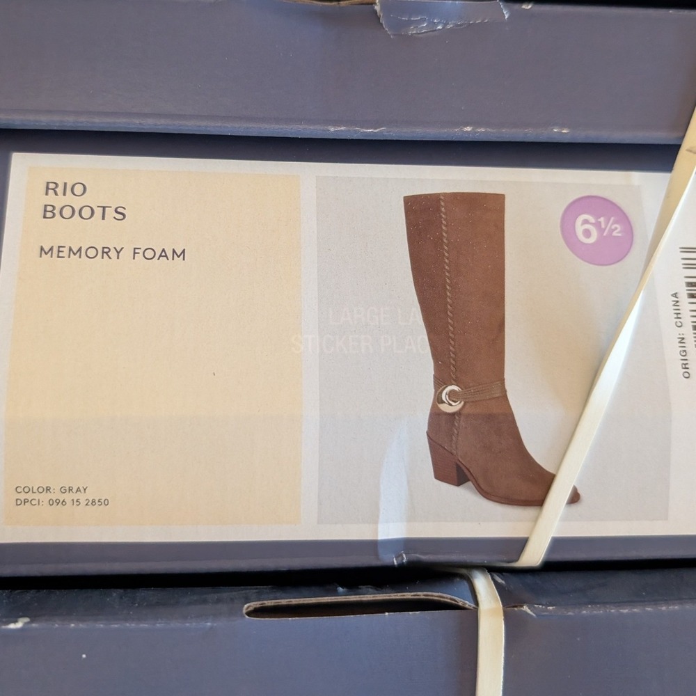 Universal Thread Rio Boots Womens 6.5 Gray NWT Memory Foam Faux Suede Tall Block
